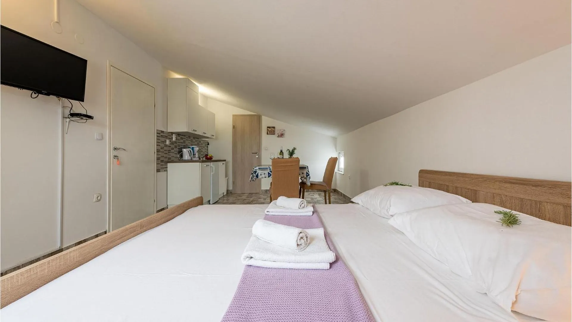 Beautiful Apartment In Vrsi With Kitchen 0*,