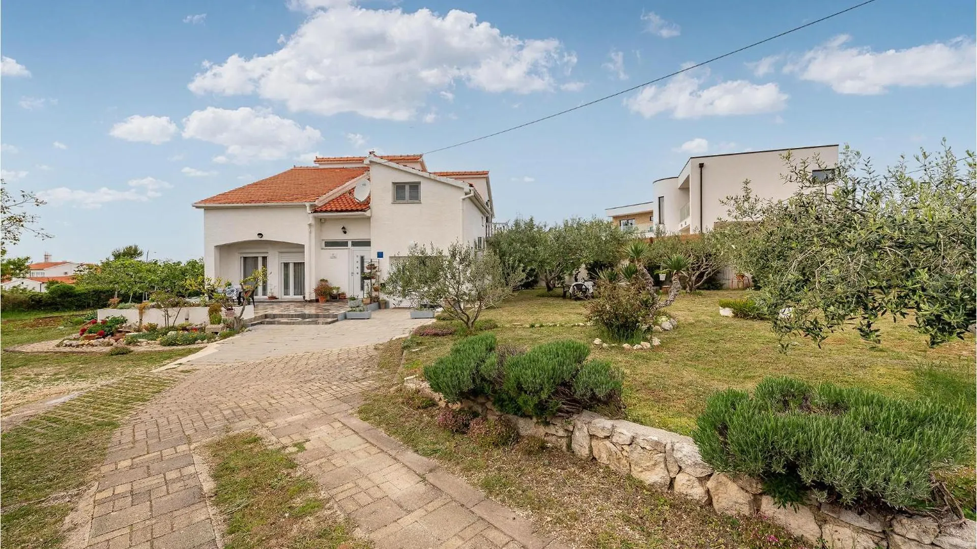 Beautiful Apartment In Vrsi With Kitchen